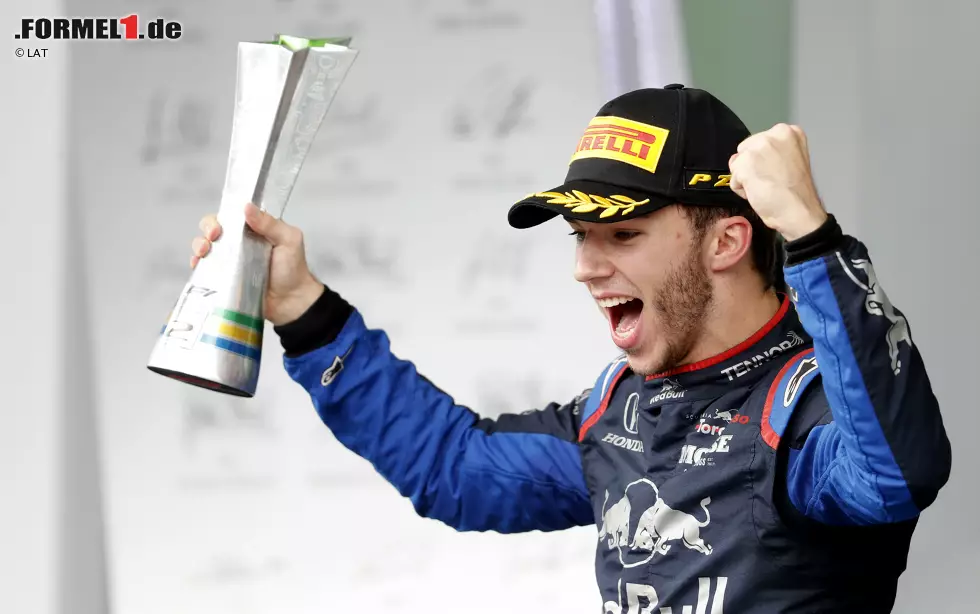 Deutlich größer das Plus bei Toro Rosso: Mit zwei Podestplätzen in einer Saison stellte das Red-Bull-Juniorteam einen neuen Teamrekord auf. Fast hätte man Renault noch in der Konstrukteurs-Wertung abgefangen. Dennoch ein schöner Erfolg: 52 Punkte mehr als 2018 (85:33). Foto zur News: Deutlich größer das Plus bei Toro Rosso: Mit zwei Podestplätzen in einer Saison stellte das Red-Bull-Juniorteam einen neuen Teamrekord auf. Fast hätte man Renault noch in der Konstrukteurs-Wertung abgefangen. Dennoch ein schöner Erfolg: 52 Punkte mehr als 2018 (85:33).