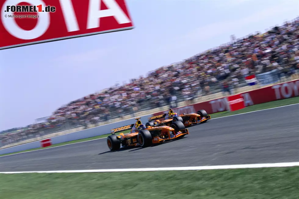 #6 Arrows A23 (2002): Und da ist auch schon das Originalauto zu dem Minardi. Eigentlich besitzt der Bolide durchaus Potenzial, weswegen Minardi es später auch verwendet. Doch zur Entfaltung kommt es nie. Das Team hat das Auto erst spät fertig und verliert dadurch wertvolle Vorbereitungszeit. Foto zur News: #6 Arrows A23 (2002): Und da ist auch schon das Originalauto zu dem Minardi. Eigentlich besitzt der Bolide durchaus Potenzial, weswegen Minardi es später auch verwendet. Doch zur Entfaltung kommt es nie. Das Team hat das Auto erst spät fertig und verliert dadurch wertvolle Vorbereitungszeit.