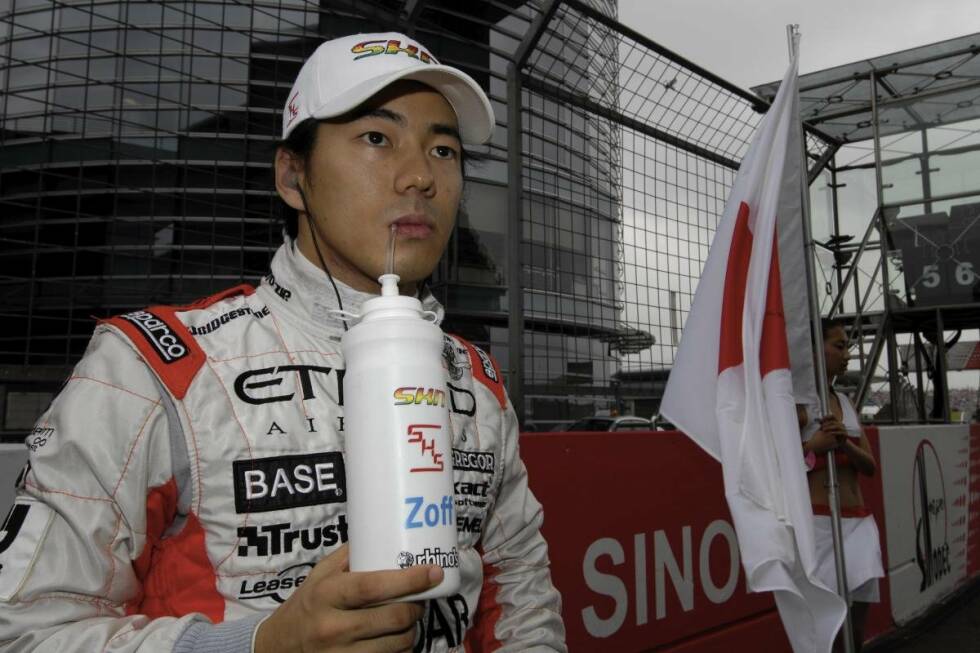 Foto zur News: #6 Sakon Yamamoto: Der Japaner darf gleich für drei verschiedene Formel-1-Teams an den Start gehen, doch weder bei Super Aguri noch bei Spyker oder HRT kann Yamamoto bleibenden Eindruck hinterlassen. Kurios: In allen Fällen steigt Yamamoto erst zur Saisonmitte als Ersatzmann für einen anderen Piloten ein.