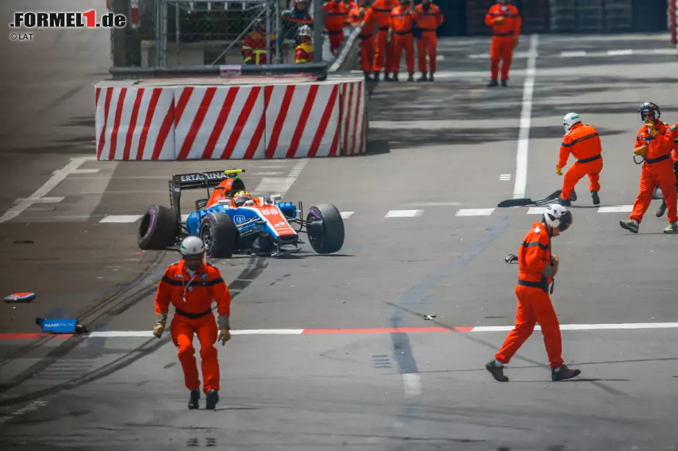 Foto zur News: Drei Siege in der GP2 beweisen, dass Haryanto gewiss kein Schlechter ist, doch in der Formel 1 klappt es für ihn nicht. Gegen Mit-Neuling Pascal Wehrlein hat er deutlich das Nachsehen und Manor ersetzt ihn bereits zur Sommerpause durch Esteban Ocon. Seine Bestleistung von Platz 15 ist meilenweit von den Punkten entfernt.