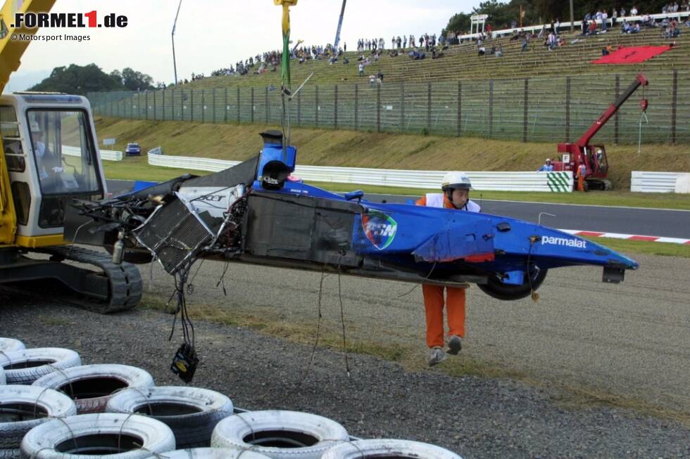 Als Ersatz für den verletzten Luciano Burti darf er 2001 drei Saisonrennen für Prost bestreiten, in denen er ohne Punkt bleibt. Weil das Team pleite geht, geht er zurück in die Formel 3000. Den Titel dort verliert er 2002 aufgrund eines Dopingtests: Enge wird positiv auf Cannabis getestet und bekommt den Sieg in Ungarn aberkannt. Als Ersatz für den verletzten Luciano Burti darf er 2001 drei Saisonrennen für Prost bestreiten, in denen er ohne Punkt bleibt. Weil das Team pleite geht, geht er zurück in die Formel 3000. Den Titel dort verliert er 2002 aufgrund eines Dopingtests: Enge wird positiv auf Cannabis getestet und bekommt den Sieg in Ungarn aberkannt.