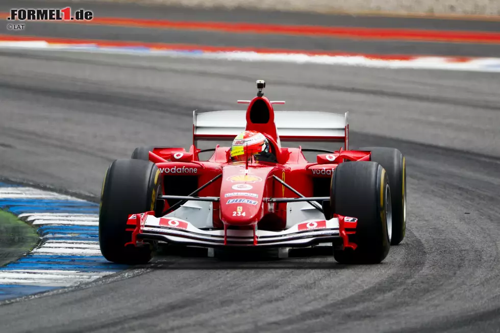Moment #1: Das wohl aufregendste Rennen des Jahres war ohne Zweifel der Grand Prix von Deutschland. Das Rennen bot an sich so viele Momente, dass es insgesamt auf Platz 1 landen musste. Angefangen hat das Wochenende emotional: Mick Schumacher drehte Demorunden in Michaels Ferrari F2004. Foto zur News: Moment #1: Das wohl aufregendste Rennen des Jahres war ohne Zweifel der Grand Prix von Deutschland. Das Rennen bot an sich so viele Momente, dass es insgesamt auf Platz 1 landen musste. Angefangen hat das Wochenende emotional: Mick Schumacher drehte Demorunden in Michaels Ferrari F2004.