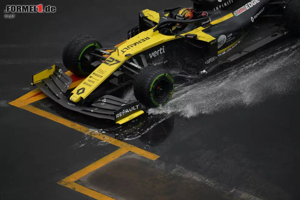 Als am Sonntag der Regen einsetzte, wurde das Feld durcheinander gewürfelt. Bei den unbeständigen Bedingungen lag zwischenzeitlich auch Nico Hülkenberg auf Podestkurs. In der letzten Kurve rutschte er wenig später jedoch - wie so viele andere Kollegen auch - ins Aus. Drei, die es besser gemacht haben ... Foto zur News: Als am Sonntag der Regen einsetzte, wurde das Feld durcheinander gewürfelt. Bei den unbeständigen Bedingungen lag zwischenzeitlich auch Nico Hülkenberg auf Podestkurs. In der letzten Kurve rutschte er wenig später jedoch - wie so viele andere Kollegen auch - ins Aus. Drei, die es besser gemacht haben ...