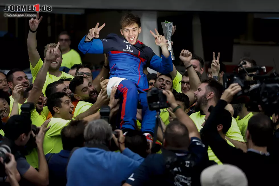 Foto zur News: Moment #2: Schon bei den Wintertests in Barcelona wurde Red-Bull-Neuling Pierre Gaslys Selbstvertrauen angeknackst. Zwei schwere Unfälle waren zu viel für den Franzosen. Zu Saisonmitte wurde er schließlich im Tausch gegen Alex Albon zu Toro Rosso degradiert. Und in Brasilien dann die Genugtuung: Platz zwei! Des einen Freud ...