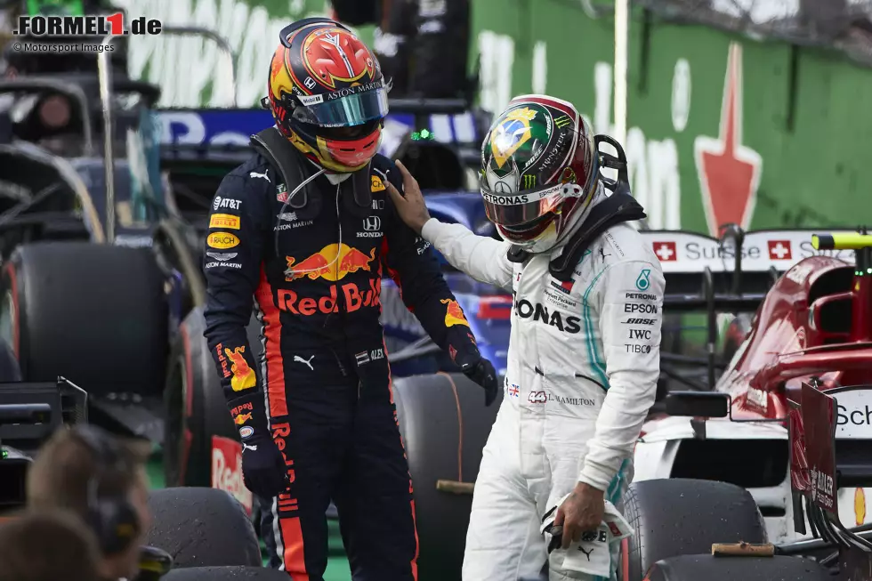 ... der anderen Leid. Denn auch Albon, der auch 2020 für Red Bull fahren wird, war auf dem Weg zu seinem ersten Formel-1-Podium. Diesen Traum beendete ausgerechnet Weltmeister Lewis Hamilton. Die beiden kollidierten wenige Runden vor Rennende, der Red Bull drehte sich und wurde am Ende nur 14. Foto zur News: ... der anderen Leid. Denn auch Albon, der auch 2020 für Red Bull fahren wird, war auf dem Weg zu seinem ersten Formel-1-Podium. Diesen Traum beendete ausgerechnet Weltmeister Lewis Hamilton. Die beiden kollidierten wenige Runden vor Rennende, der Red Bull drehte sich und wurde am Ende nur 14.
