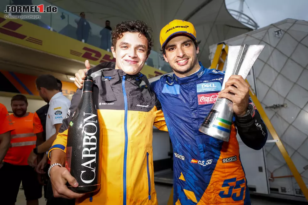 Moment #5: Der Grand Prix von Brasilien war nicht nur für Toro Rosso ein voller Erfolg, auch McLaren durfte jubeln. Denn nach Hamiltons Zeitstrafe rückte Carlos Sainz auf Rang drei. Das britische Traditionsteam feierte das erste Formel-1-Podium seit Melbourne 2014. Grenzenlos war die Freude auch bei Lando Norris. Foto zur News: Moment #5: Der Grand Prix von Brasilien war nicht nur für Toro Rosso ein voller Erfolg, auch McLaren durfte jubeln. Denn nach Hamiltons Zeitstrafe rückte Carlos Sainz auf Rang drei. Das britische Traditionsteam feierte das erste Formel-1-Podium seit Melbourne 2014. Grenzenlos war die Freude auch bei Lando Norris.