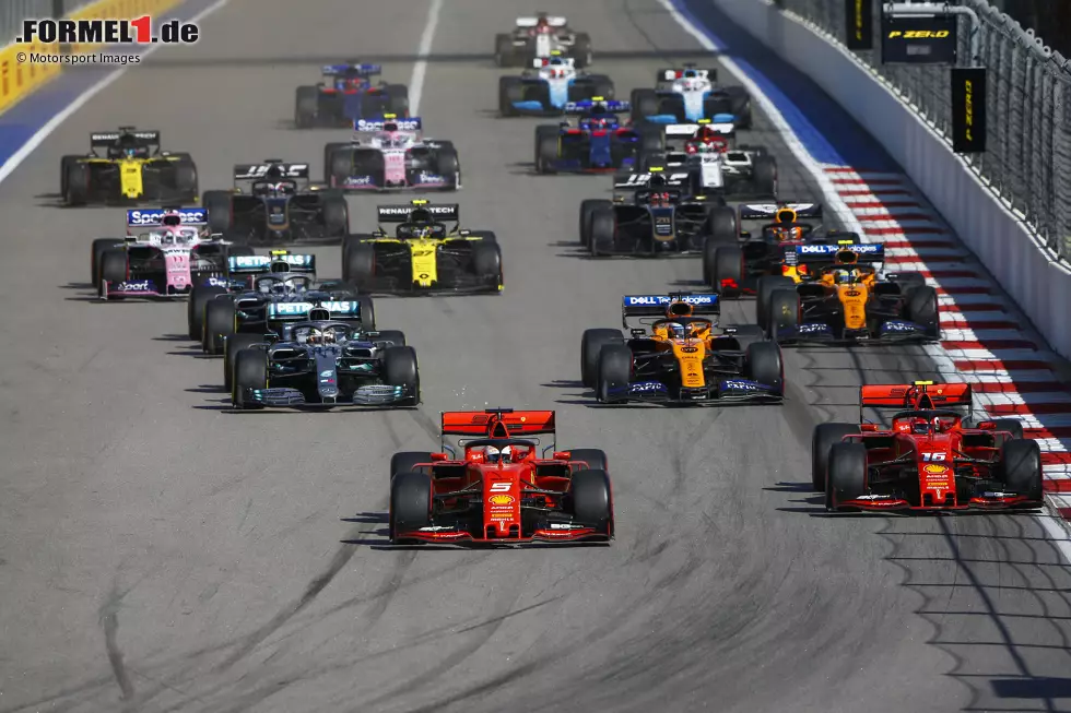Schon vor der Kollision kam es zu brenzligen Situationen: Etwa in Russland, wo Vettel sich einer Teamorder widersetzte, oder im Italien-Qualifying. In Monza sollte Leclerc Vettel Windschatten im letzten Q3-Run geben, doch der Monegasse trödelte und Vettel schaffte es nicht mehr rechtzeitig über Start-Ziel. Foto zur News: Schon vor der Kollision kam es zu brenzligen Situationen: Etwa in Russland, wo Vettel sich einer Teamorder widersetzte, oder im Italien-Qualifying. In Monza sollte Leclerc Vettel Windschatten im letzten Q3-Run geben, doch der Monegasse trödelte und Vettel schaffte es nicht mehr rechtzeitig über Start-Ziel.
