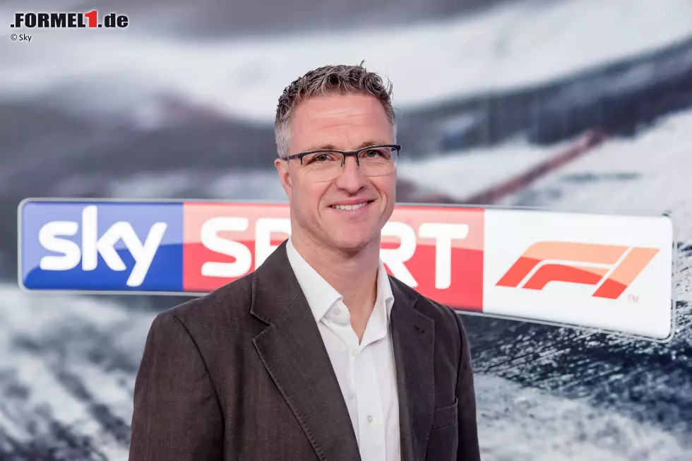 Foto zur News: Auch bei Sky gibt es 2020 die bewährten Gesichter und Stimmen. Sascha Roos wird die Rennen kommentieren - allerdings nur aus München und nicht live vor Ort. Als Co-Kommentatoren werden erneut Ralf Schumacher und Nick Heidfeld im Einsatz sein.