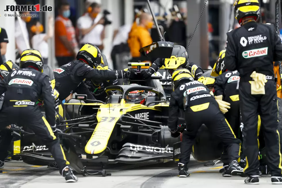 Foto zur News: Esteban Ocon (4): Von P14 gestartet und auf P14 ins Ziel gekommen. So unauffällig, dass man sich nicht einmal sicher sein konnte, ob er am Sonntag überhaupt mitgefahren ist. Dass das in einem Renault viel zu wenig ist, das versteht sich von selbst - vor allem dann, wenn der Teamkollege Achter wird.