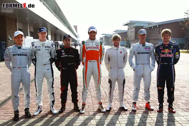 Foto zur News: #1 Sieben Deutsche gleichzeitig am Start: Das waren noch Zeiten! 2010 fuhren zeitweise sieben deutsche Piloten gleichzeitig in der Formel 1: Nico Rosberg (Mercedes), Nico Hülkenberg (Williams), Timo Glock (Virgin), Adrian Sutil (Force India), Nick Heidfeld (Sauber), Michael Schumacher (Mercedes) und Sebastian Vettel (Red Bull).