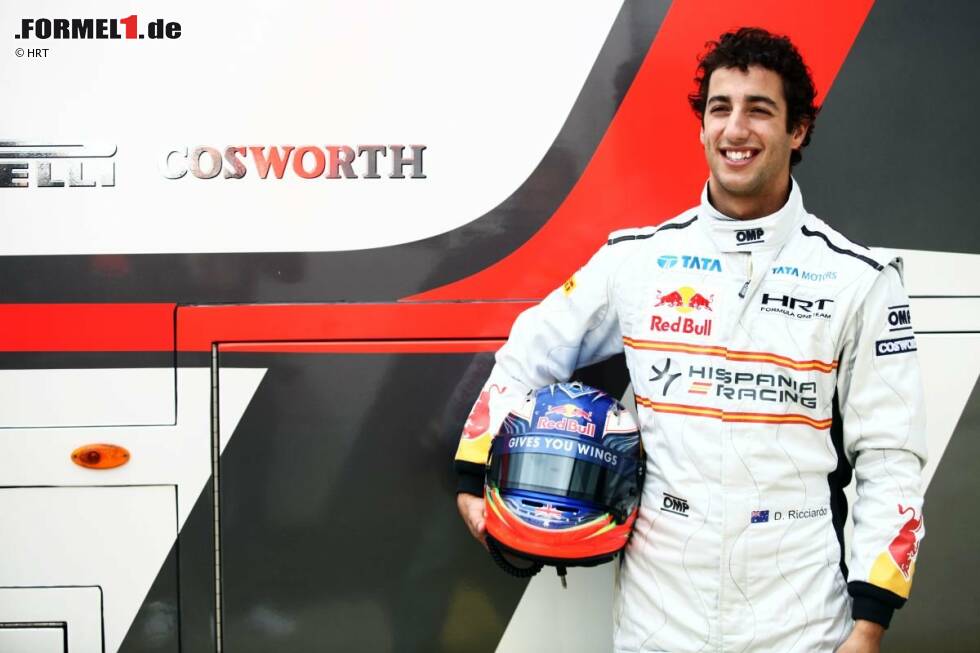 Foto zur News: #2 Daniel Ricciardo bei HRT: Jeder muss einmal klein anfangen. Doch während die meisten Red-Bull-Junioren über Toro Rosso einsteigen, musste Daniel Ricciardo noch eine Stufe darunter beginnen. Bei Hinterbänkler HRT ersetzte er Narain Karthikeyan zu Saisonmitte. Fun Fact: Im einzigen gemeinsamen Rennen landete er hinter dem Inder.