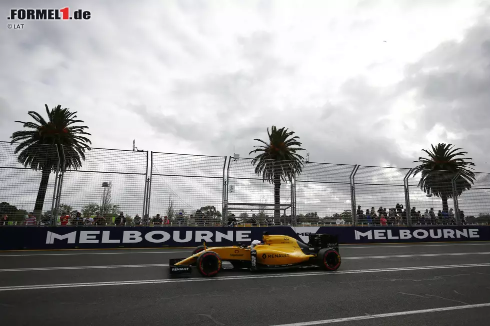 #8 Elimination-Qualifying: Eine der absoluten Schnapsideen, die nach hinten losgegangen ist. Nur zwei Wochen vor dem Saisonstart 2016 führte man in der Formel 1 eine Art Ausscheidungs-Qualifying ein. Dass immer nach einer gewissen Zeit das langsamte Auto ausscheiden sollte, klang in der Theorie ganz gut ... Foto zur News: #8 Elimination-Qualifying: Eine der absoluten Schnapsideen, die nach hinten losgegangen ist. Nur zwei Wochen vor dem Saisonstart 2016 führte man in der Formel 1 eine Art Ausscheidungs-Qualifying ein. Dass immer nach einer gewissen Zeit das langsamte Auto ausscheiden sollte, klang in der Theorie ganz gut ...