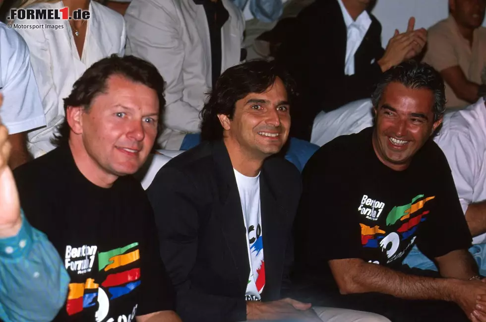 Obwohl Senna im Lotus 1987 zwei Rennen gewinnen kann, ist die Truppe längst nicht mehr die Topadresse vergangener Jahre. In zwei Jahren steht Piquet lediglich dreimal auf dem Podium. Anschließend fährt er noch zwei Jahre für Benetton (mit immerhin drei Siegen), ehe er sich Ende 1991 aus der Formel 1 verabschiedet. Foto zur News: Obwohl Senna im Lotus 1987 zwei Rennen gewinnen kann, ist die Truppe längst nicht mehr die Topadresse vergangener Jahre. In zwei Jahren steht Piquet lediglich dreimal auf dem Podium. Anschließend fährt er noch zwei Jahre für Benetton (mit immerhin drei Siegen), ehe er sich Ende 1991 aus der Formel 1 verabschiedet.