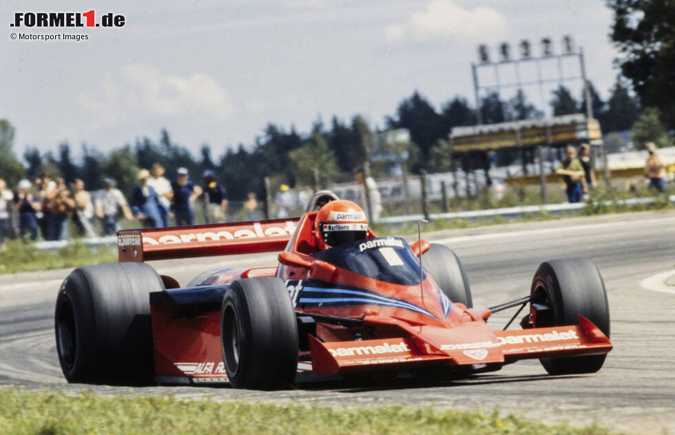 Foto zur News: Niki Lauda zu Brabham (1978): Der Österreicher ist 1977 sportlich auf dem vorläufigen Höhepunkt seiner Karriere. Mit Ferrari hat er gerade seinen zweiten WM-Titel in drei Jahren gewonnen. Doch die Beziehung zur Scuderia bröckelt da bereits länger, weshalb er für 1978 bei Brabham unterschreibt.