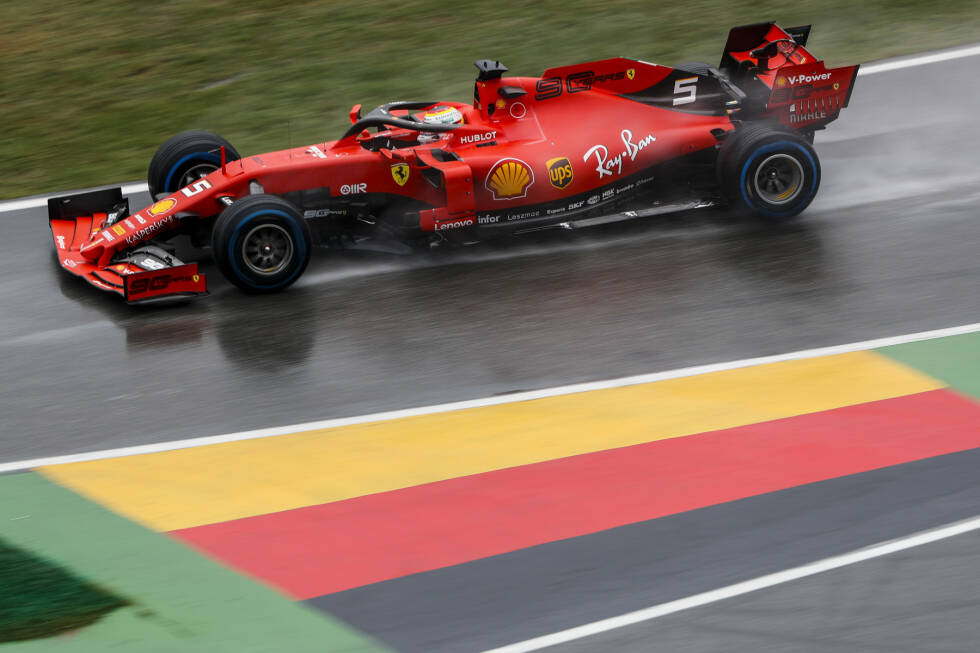 Foto zur News: Ferrari kann nicht an die fulminanten Saisonstarts der Vorjahre anknüpfen, hinzukommen ungewöhnliche Eigenfehler des Stammfahrers (etwa in Silverstone - Kollision mit Verstappen). Ein Lichtblick folgt ausgerechnet in Hockenheim: Vettel rast zu Hause im Regen vom letzten Platz auf das Podium (Platz zwei)!