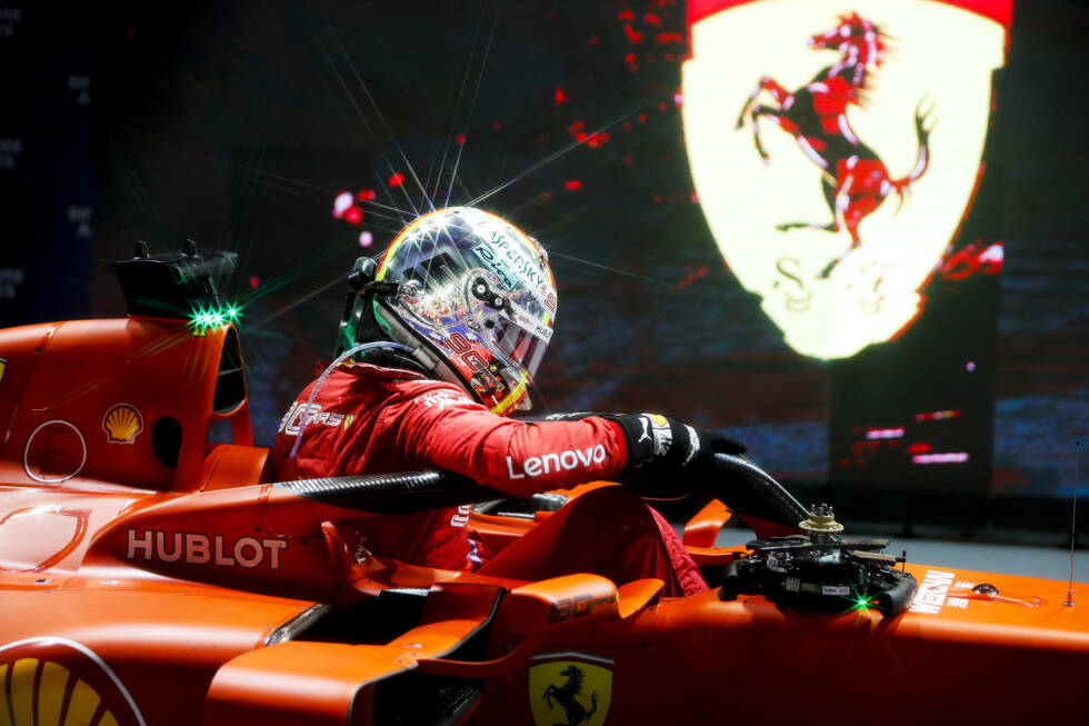 Foto zur News: 101 Rennen hat Sebastian Vettel seit 2015 für die Scuderia Ferrari absolviert. Vor Saisonbeginn 2020 kann er auf 14 Siege, 12 Pole-Positionen und insgesamt 54 Podestplätze in Rot verweisen. Wir blicken zurück auf die vergangenen fünf Jahre!