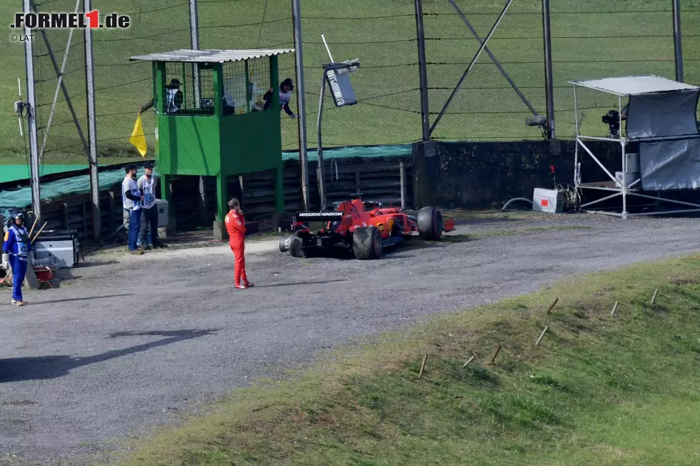 Nach einem kurzen Aufatmen aber schon der nächste Tiefpunkt: Nach zwei technischen Defekten (Russland, USA) geraten Vettel und Leclerc in Brasilien aneinander. "So ein Bockmist aber auch", flucht der Heppenheimer. Sein Frust hat sich aufgestaut, wieder ist er seinem Traum nicht ein Stück näher gekommen ... Foto zur News: Nach einem kurzen Aufatmen aber schon der nächste Tiefpunkt: Nach zwei technischen Defekten (Russland, USA) geraten Vettel und Leclerc in Brasilien aneinander. "So ein Bockmist aber auch", flucht der Heppenheimer. Sein Frust hat sich aufgestaut, wieder ist er seinem Traum nicht ein Stück näher gekommen ...