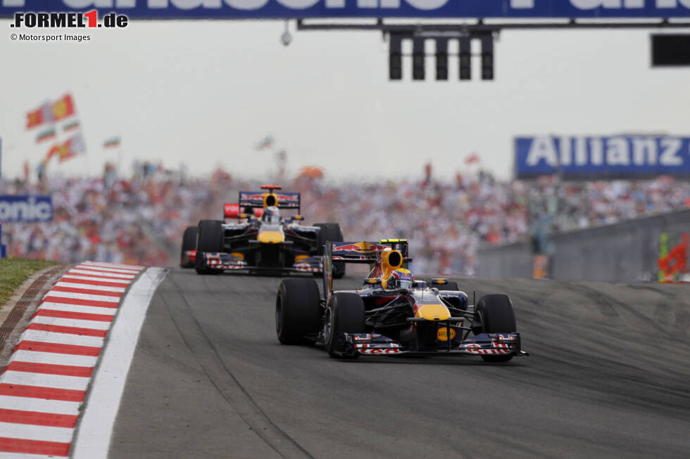 Die Red-Bull-Teamkollegen Webber und Vettel kämpfen in Istanbul um die Führung. Die Red-Bull-Teamkollegen Webber und Vettel kämpfen in Istanbul um die Führung.