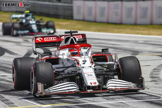 Foto zur News: Kimi Räikkönen (5): Im ersten Training hat Räikkönen mit Platz sechs gezeigt, was eigentlich im Alfa Romeo steckt. Umgesetzt hat er's dann aber nicht. In Q1 16. zu werden, während der Teamkollege auf P7 fährt, und dann in der letzten Rennrunde noch Sebastian Vettel so abzuschießen, das ist hart an der Grenze zu Note 6.