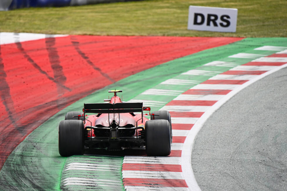Foto zur News: Carlos Sainz (2): Als besserer Ferrari-Fahrer des Wochenendes kann es nur Note 2 für den Spanier geben. Unauffälliges Rennen mit dem längsten ersten Stint. Das ist mit einem Auto, das als &quot;Reifenfresser&quot; gilt, bemerkenswert - und hat ihm den guten fünften Platz eingebracht. Mehr war nicht drin.