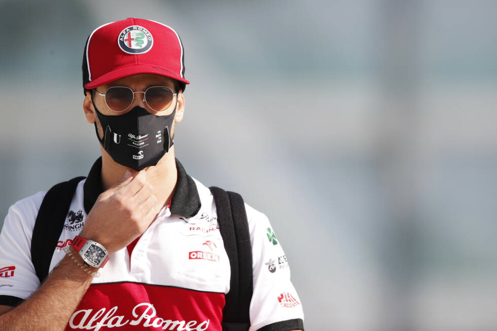 Foto zur News: #99: Antonio Giovinazzi nutzte die Startnummer 99 schon als Ferrari-Testfahrer. Seine Begründung: Diese höchste Ehre soll auch optisch mit der höchstmöglichen Zahl wertgeschätzt werden. Und: &quot;Der Letzte wird der Erste sein&quot;, lacht er. Dieses Sprichwort gibt es auch in Italien.