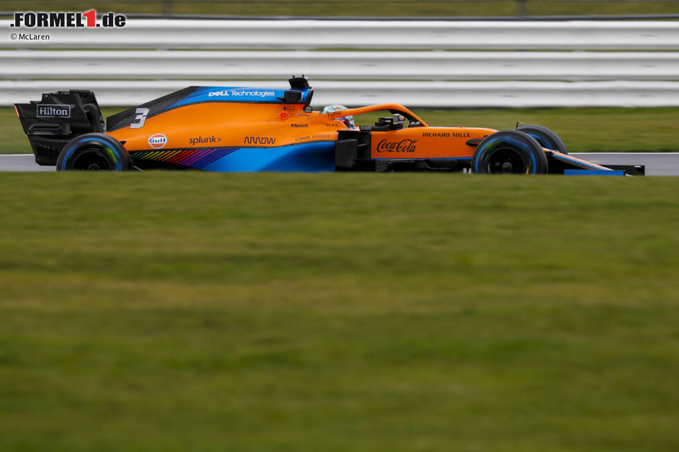 #3: Daniel Ricciardo fährt mit der Startnummer 3 auf dem McLaren. Schon in seiner Kartzeit war das seine "allererste Nummer". Außerdem war er großer Fan von Dale Earnhardt, der im Februar 2001 tödlich verunglückte NASCAR-Pilot war lange Zeit mit dieser Nummer unterwegs. #3: Daniel Ricciardo fährt mit der Startnummer 3 auf dem McLaren. Schon in seiner Kartzeit war das seine "allererste Nummer". Außerdem war er großer Fan von Dale Earnhardt, der im Februar 2001 tödlich verunglückte NASCAR-Pilot war lange Zeit mit dieser Nummer unterwegs.