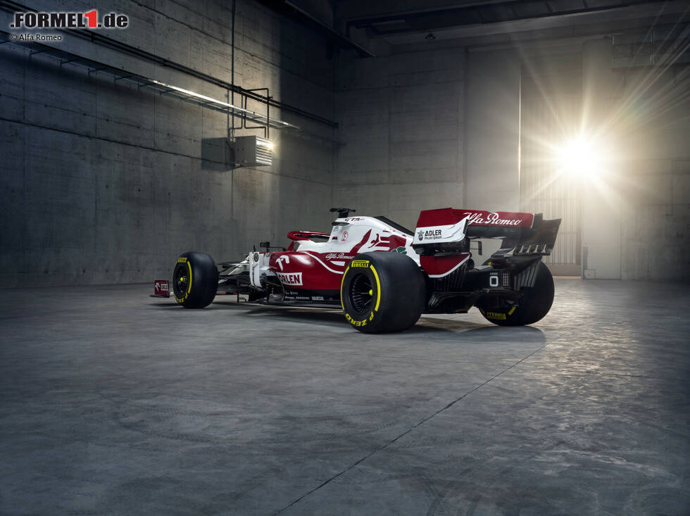 Der Unterboden am Alfa Romeo C41 im Bereich vor den Hinterrädern sowie ... Der Unterboden am Alfa Romeo C41 im Bereich vor den Hinterrädern sowie ...
