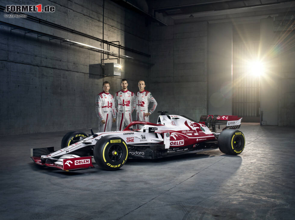 Foto zur News: Fahrerseitig bleibt alles beim Alten: Ex-Champion Kimi Räikkönen und Antonio Giovinazzi haben die Stammcockpits inne, Robert Kubica tritt erneut als Test- und Entwicklungsfahrer an.