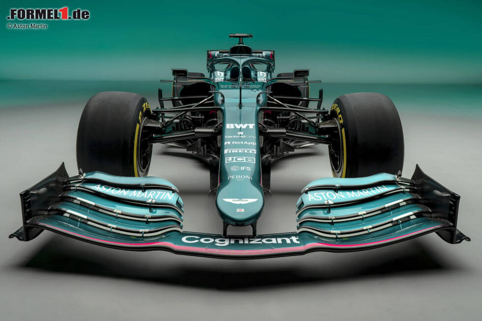 Auffällig sind natürlich die Farben: Aston Martin setzt auf "British Racing Green", hat aber eigens für das Formel-1-Projekt einen neuen Farbton entwickelt. Geblieben ist das Rosa von Sponsor BWT, auch Schwarz ist im Design enthalten. Auffällig sind natürlich die Farben: Aston Martin setzt auf "British Racing Green", hat aber eigens für das Formel-1-Projekt einen neuen Farbton entwickelt. Geblieben ist das Rosa von Sponsor BWT, auch Schwarz ist im Design enthalten.