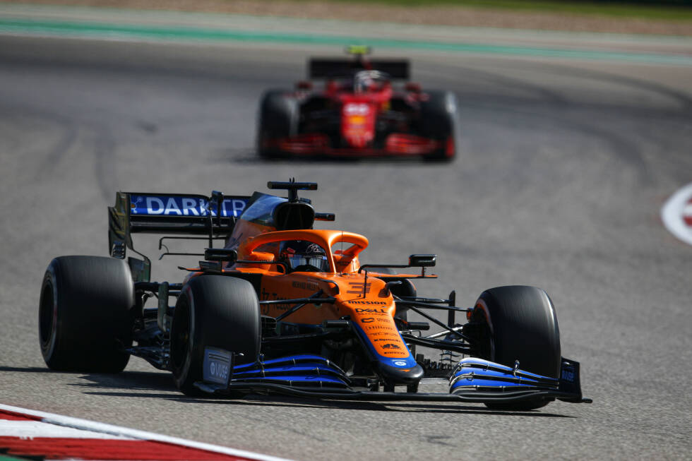Foto zur News: Daniel Ricciardo (2): Der bessere McLaren-Fahrer an diesem Wochenende, wenn auch nicht überragend. Immerhin einen Ferrari hat er im Duell hinter sich gelassen, mit ausgefahrenen Ellenbogen. Mehr war nicht drin für ihn. Mit Blick auf seine bisherige Saison eine gute Leistung!