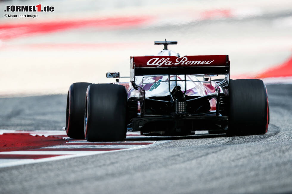 Foto zur News: Kimi Räikkönen (4): Im Qualifying fast schon wie erwartet schlecht und nur vor Haas, im Rennen dann aber richtig gut unterwegs. Durch seinen Dreher kurz vor Schluss hat er einen WM-Punkt weggeworfen. Und davon hat Alfa Romeo dieses Jahr nicht viele abgekriegt. Das strafen wir ab bei der Note. Denn das darf ihm nicht passieren!