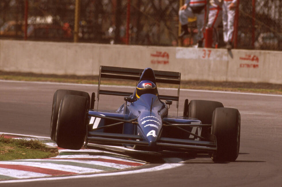 Foto zur News: Michele Alboreto (Tyrrell): An den sportlichen Ergebnissen liegt es nicht, dass der Italiener Tyrrell 1989 nach nur sechs Rennen schon wieder verlassen muss. In Mexiko holt er als Dritter einen Podestplatz. Für das Team ist es das erste Podium seit 1983! Warum muss er also Platz für Jean Alesi machen?