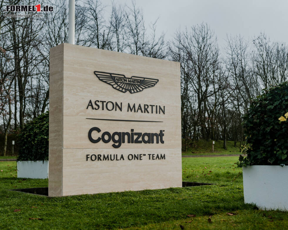 "Neue" Teams: Der Name Racing Point verschwindet, dafür bringt Aston Martin eine frische Farbe ins Feld - und hat sich die Dienste von Sebastian Vettel gesichert. In Enstone gibt es das Comeback von Fernando Alonso. Der Spanier fährt für Alpine, dem neuen Branding des ehemaligen Renault-Teams. "Neue" Teams: Der Name Racing Point verschwindet, dafür bringt Aston Martin eine frische Farbe ins Feld - und hat sich die Dienste von Sebastian Vettel gesichert. In Enstone gibt es das Comeback von Fernando Alonso. Der Spanier fährt für Alpine, dem neuen Branding des ehemaligen Renault-Teams.