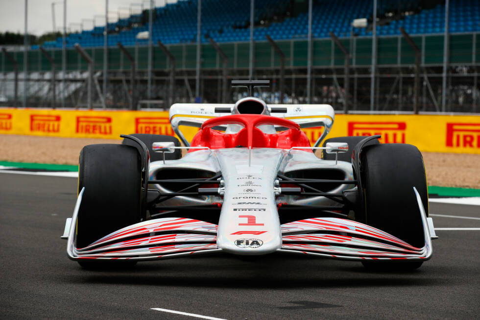 Foto zur News: Frontpartie: Die Nase des Formel-1-Autos ist breit angelegt und sie verschmelzt mit dem Frontflügel zu einer Einheit. Neu sind ...