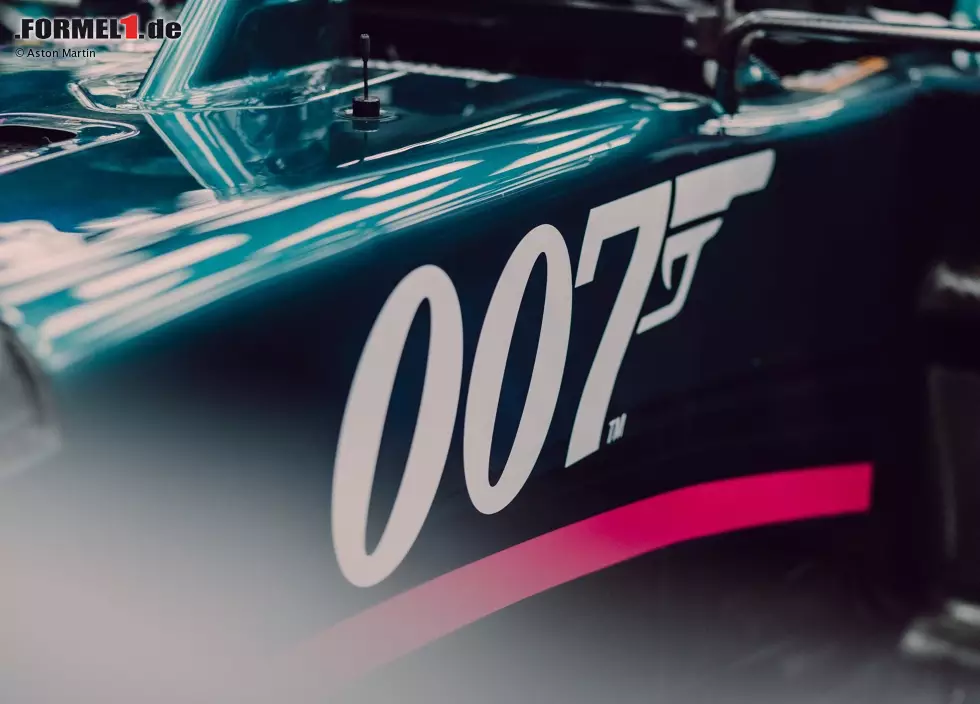 Das Team von Sebastian Vettel und Lance Stroll bewirbt den neuen "James Bond", der im Herbst in die Kinos kommt. Aston Martin ist dazu eine Partnerschaft mit der Produktionsfirma EON eingegangen. Foto zur News: Das Team von Sebastian Vettel und Lance Stroll bewirbt den neuen "James Bond", der im Herbst in die Kinos kommt. Aston Martin ist dazu eine Partnerschaft mit der Produktionsfirma EON eingegangen.