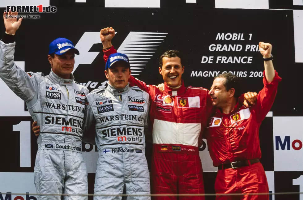 Foto zur News: ... verbremst er sich in der Haarnadel und Ferrari-Fahrer Michael Schumacher überholt. Damit fällt die WM-Entscheidung zugunsten von Schumacher. Räikkönen biegt erst später auf die Siegerstraße ein und wird Weltmeister 2007 - mit Ferrari.