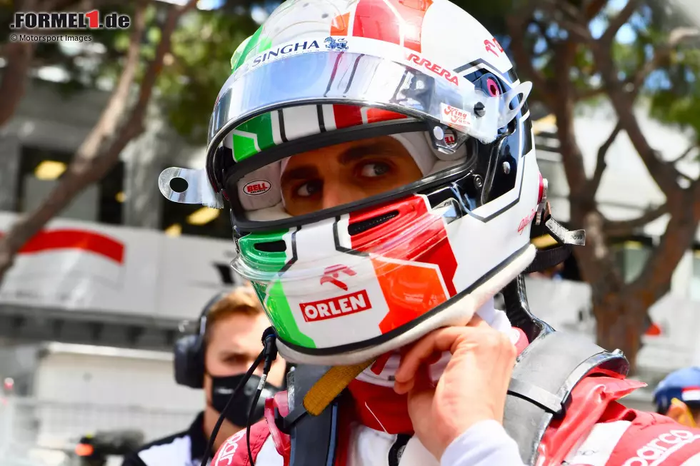 Die Farben hat sich Antonio Giovinazzi bewahrt. Der Italiener zeigt Nationalstolz und fährt in den Farben der heimischen Flagge auf dem Helm. Foto zur News: Die Farben hat sich Antonio Giovinazzi bewahrt. Der Italiener zeigt Nationalstolz und fährt in den Farben der heimischen Flagge auf dem Helm.