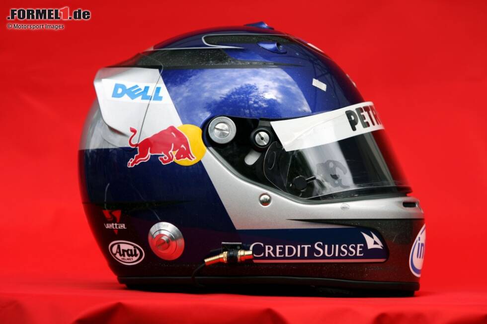 Foto zur News: Sieht aus wie eine Red-Bull-Dose. Wem könnte das wohl gehören? Kleiner Tipp: Der Helm hat sich wohl so oft geändert wie bei keinem anderen in der Zeit.