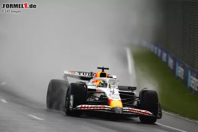 Foto zur News: So ein Formel-1-Debüt will keiner hinlegen: Isack Hadjar schafft es in Melbourne nicht einmal an den Start. Denn schon in der Einführungsrunde dreht sich der Racing-Bulls-Pilot im Regen in die Barriere. Doch der Franzose ist nicht der einzige, der einen kuriosen ersten Auftritt für sich verbuchen konnte.