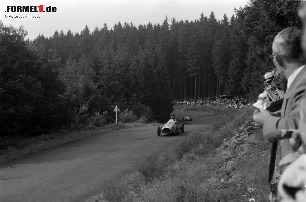 Foto zur News: Diese zweifelhafte Ehre wird dem Deutschen Ernst Loof zuteil, der lediglich 1953 auf der Nürburgring-Nordschleife dabei ist (im Bild ist Veritas-Kollege Erwin Bauer). Loof qualifiziert sich als 31., kommt im Rennen aufgrund einer defekten Benzinpumpe aber nur zwei Meter (!) weit. Einsamer Rekord!