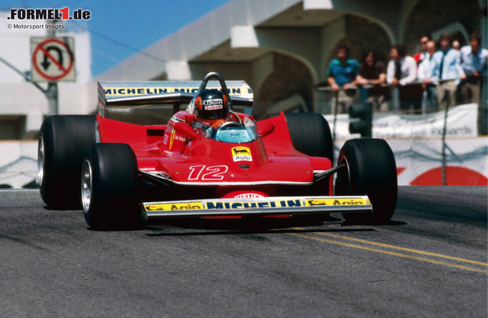 Foto zur News: Long Beach 1979: Ferrari-Fahrer Gilles Villeneuve hat sich die Poleposition gesichert. In der Aufwärmrunde ist er aber so mit dem Aufwärmen seiner Reifen beschäftigt, dass er an seiner Startposition vorbeifährt!