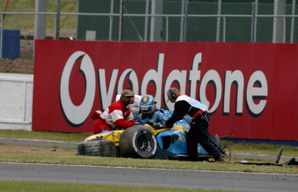Foto zur News: 16. Jarno Trulli (Großbritannien 2004): Teamboss Flavio Briatore ist nach dem verlorenen Podium in Frankreich ohnehin nicht gut auf den Italiener zu sprechen, da hilft sein Crash in Silverstone, bei dem er in der Bridge-Kurve die Kontrolle über seinen Renault verliert, nicht. Die Trennung folgt vier Rennen später.