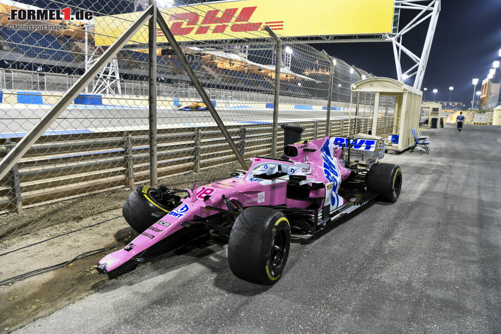 2. Lance Stroll (Bahrain 2020): Nach dem Neustart im Anschluss an den Feuerunfall von Romain Grosjean wird Stroll von Daniil Kwjat auf die Hörner genommen, der in Kurve 8 am Racing Point vorbeigehen will, aber nur dessen Hinterrad trifft und ihn dadurch aushebelt. Das Auto des Kanadiers bleibt auf dem Dach liegen. 2. Lance Stroll (Bahrain 2020): Nach dem Neustart im Anschluss an den Feuerunfall von Romain Grosjean wird Stroll von Daniil Kwjat auf die Hörner genommen, der in Kurve 8 am Racing Point vorbeigehen will, aber nur dessen Hinterrad trifft und ihn dadurch aushebelt. Das Auto des Kanadiers bleibt auf dem Dach liegen.
