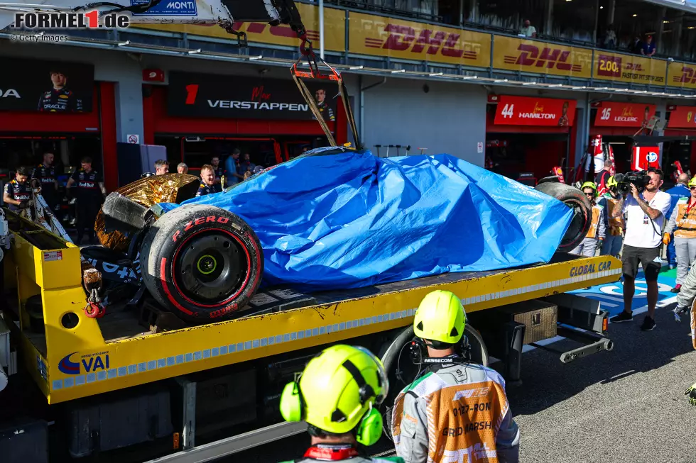 1. Yuki Tsunoda (Emilia-Romagna 2025): Der Red-Bull-Pilot "versucht, den Helden zu spielen", und riskiert im Qualifying in Imola zu viel. In der Villeneuve-Kurve fährt Tsunoda zu aggressiv über den Randstein, dreht sich und schlägt rückwärts in die Bande, bevor er das Auto auf der Streckenbegrenzung abrollt. Foto zur News: 1. Yuki Tsunoda (Emilia-Romagna 2025): Der Red-Bull-Pilot "versucht, den Helden zu spielen", und riskiert im Qualifying in Imola zu viel. In der Villeneuve-Kurve fährt Tsunoda zu aggressiv über den Randstein, dreht sich und schlägt rückwärts in die Bande, bevor er das Auto auf der Streckenbegrenzung abrollt.