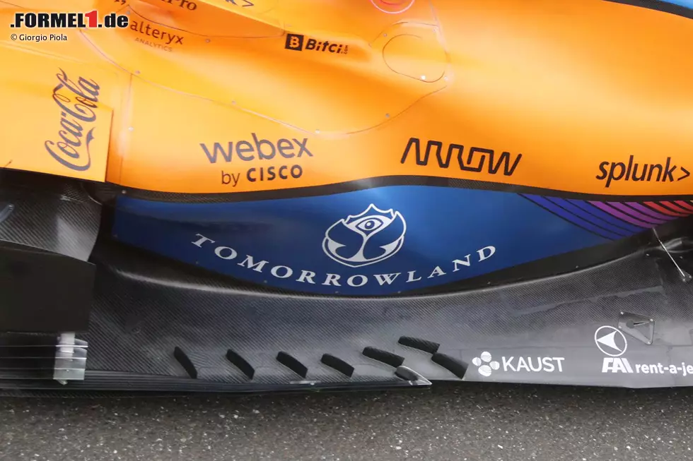 Beim Österreich-Grand-Prix führte das Team eine Reihe von Lamellen zwischen dem Seitenkasten und der Unterbodenkante ein, um den Luftstrom besser zum Ausschnitt zu leiten und die Umströmung des Hinterreifens zu optimieren. Foto zur News: Beim Österreich-Grand-Prix führte das Team eine Reihe von Lamellen zwischen dem Seitenkasten und der Unterbodenkante ein, um den Luftstrom besser zum Ausschnitt zu leiten und die Umströmung des Hinterreifens zu optimieren.