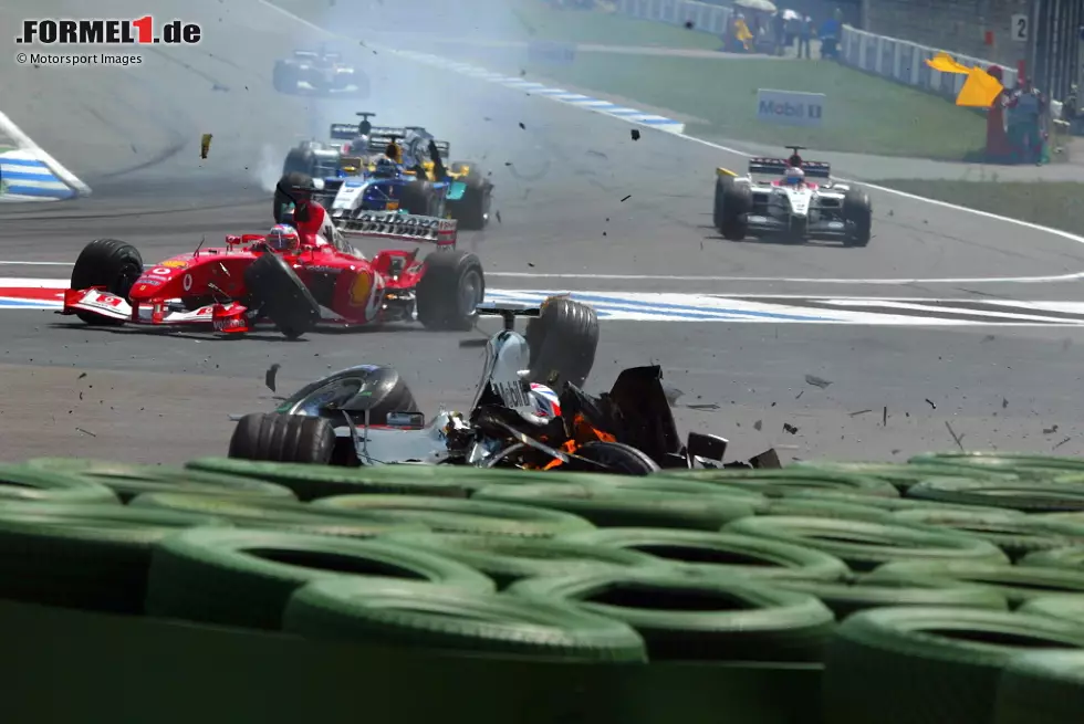#2 Rubens Barrichello (14 Ausfälle in 322 Rennen): Der Brasilianer mag zwar seinen Rekord der meisten Grands Prix verloren haben, dafür hält er noch den Rekord der meisten Ausfälle in Runde 1 - zusammen mit einem Ex-Kollegen. Stolze 14 Mal ist sein Rennen bereits kurz nach dem Start vorbei. Foto zur News: #2 Rubens Barrichello (14 Ausfälle in 322 Rennen): Der Brasilianer mag zwar seinen Rekord der meisten Grands Prix verloren haben, dafür hält er noch den Rekord der meisten Ausfälle in Runde 1 - zusammen mit einem Ex-Kollegen. Stolze 14 Mal ist sein Rennen bereits kurz nach dem Start vorbei.