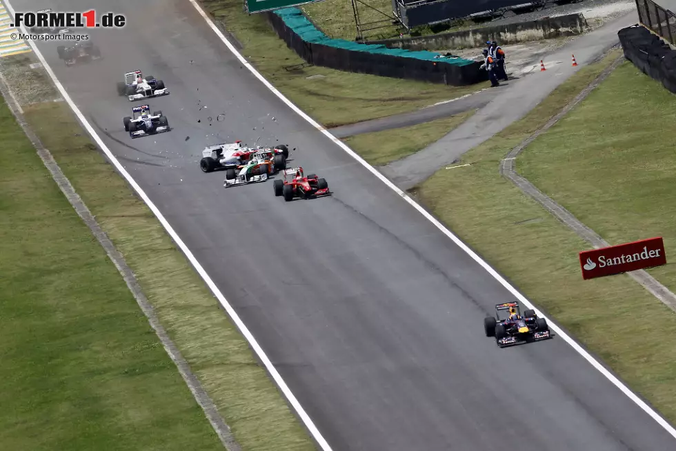 #1 Jarno Trulli (14 Ausfälle in 252 Rennen): König der Erstrunden-Ausfälle ist aber Jarno Trulli, der zwar wie Barrichello auf 14 Vorfälle kommt, aber weniger Rennen als der Brasilianer gefahren hat. Hier kommt er sich 2009 in Brasilien mit Adrian Sutil ins Gehege. Foto zur News: #1 Jarno Trulli (14 Ausfälle in 252 Rennen): König der Erstrunden-Ausfälle ist aber Jarno Trulli, der zwar wie Barrichello auf 14 Vorfälle kommt, aber weniger Rennen als der Brasilianer gefahren hat. Hier kommt er sich 2009 in Brasilien mit Adrian Sutil ins Gehege.