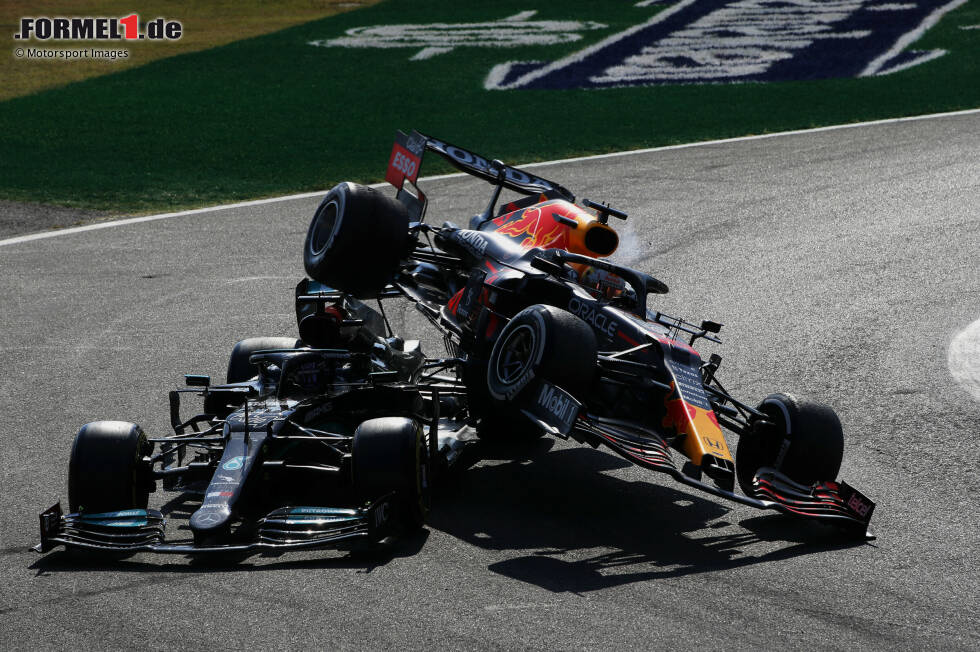 Foto zur News: ... dem Mercedes von Hamilton erst den Heckflügel abrasiert und dann ...