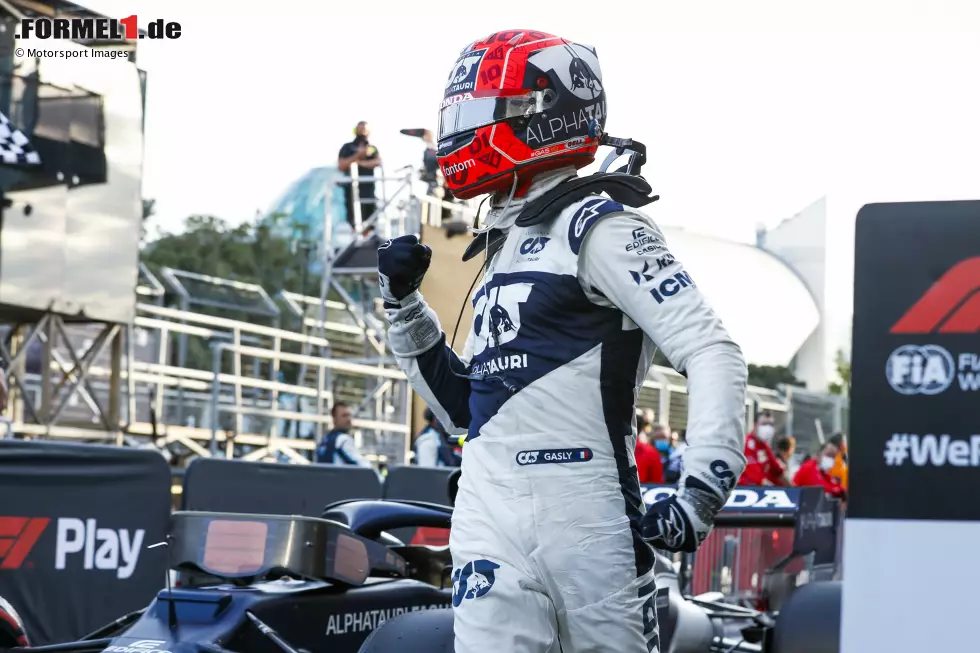 Pierre Gasly (1): Glatte Eins für den Drittplatzierten im Rennen. Schon P4 im Qualifying war herausragend, sein Auftreten im Rennen war es ebenfalls. Nur Motorprobleme hielten ihn davon ab, mehr ausrichten zu können gegen Vettel. Damit ist P3 aller Ehren wert. Gasly gewinnt unser internes Redaktionsvoting. Foto zur News: Pierre Gasly (1): Glatte Eins für den Drittplatzierten im Rennen. Schon P4 im Qualifying war herausragend, sein Auftreten im Rennen war es ebenfalls. Nur Motorprobleme hielten ihn davon ab, mehr ausrichten zu können gegen Vettel. Damit ist P3 aller Ehren wert. Gasly gewinnt unser internes Redaktionsvoting.