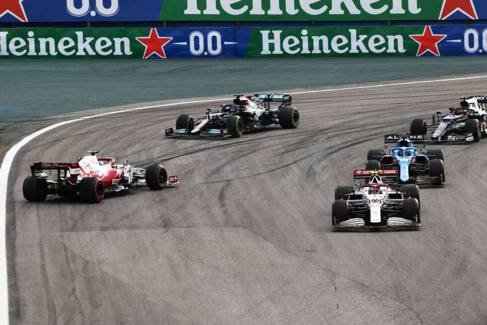 Foto zur News: Kimi Räikkönen (3): Eines der besseren Wochenenden des &quot;Iceman&quot;. Hatte Giovinazzi dieses mal gut im Griff. Der Unfall mit dem Teamkollegen im Sprint aber war vermeidbar und kostete wichtige Startpositionen im Grand Prix. Für den Unfall mit Schumacher konnte er nicht viel. Trotzdem noch Zwölfter und insgesamt befriedigend.